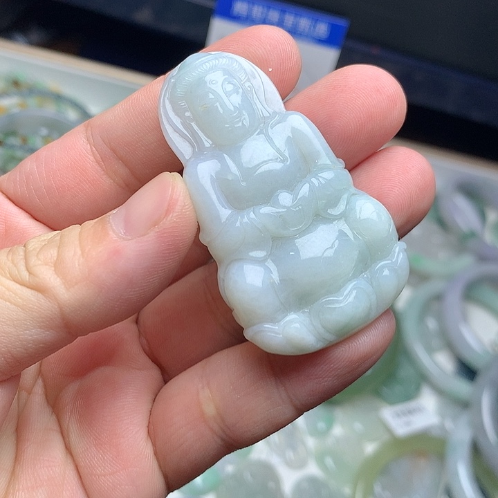 翡翠颈饰未镶嵌观音