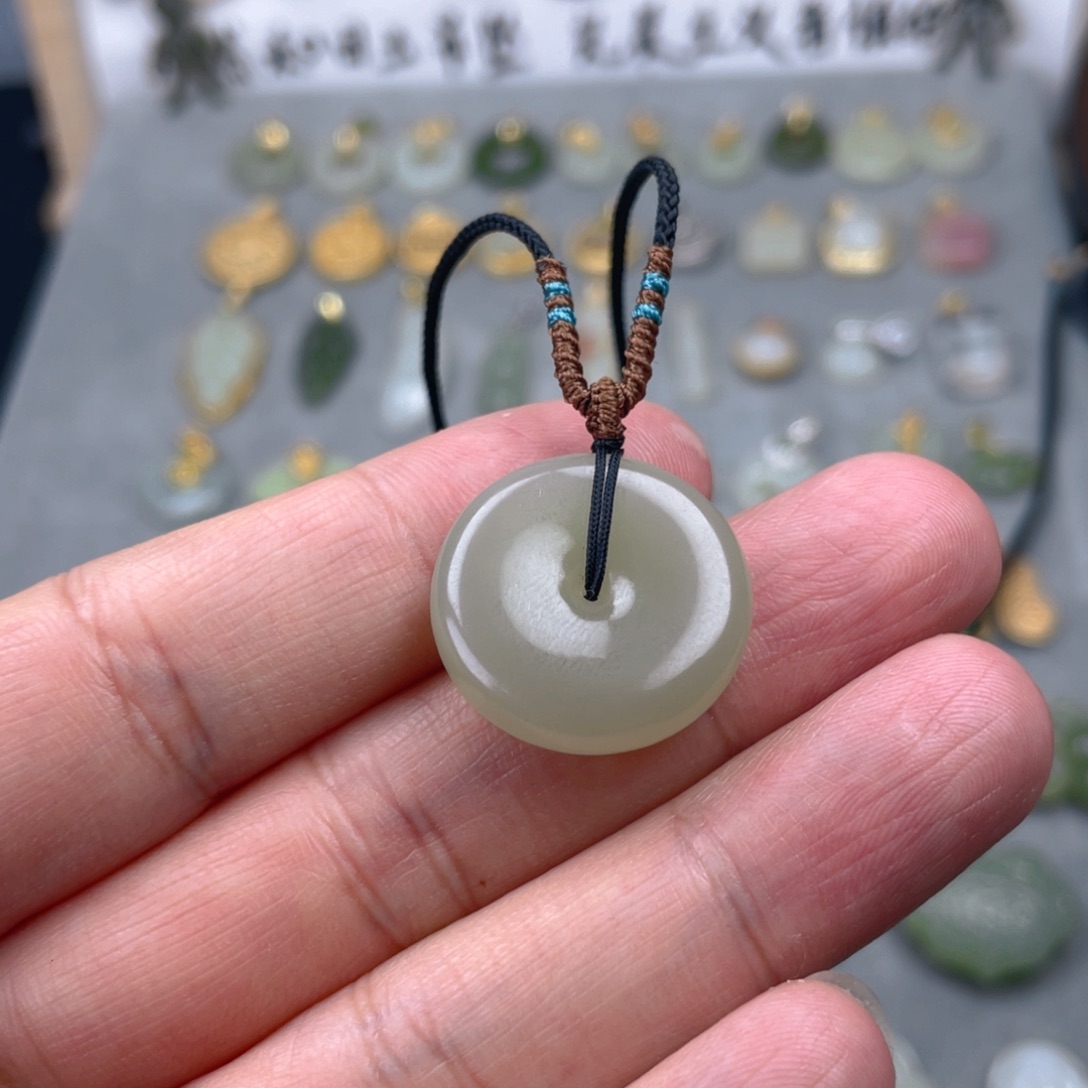 和田玉颈饰未镶嵌蜡**包