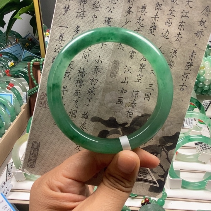 石英质玉手镯未镶嵌