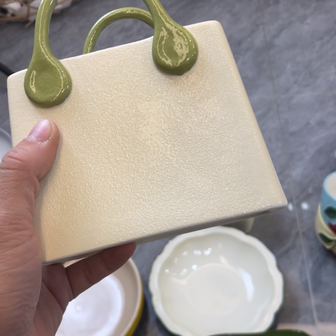 陶瓷微瑕餐具介意勿拍，满18飞！