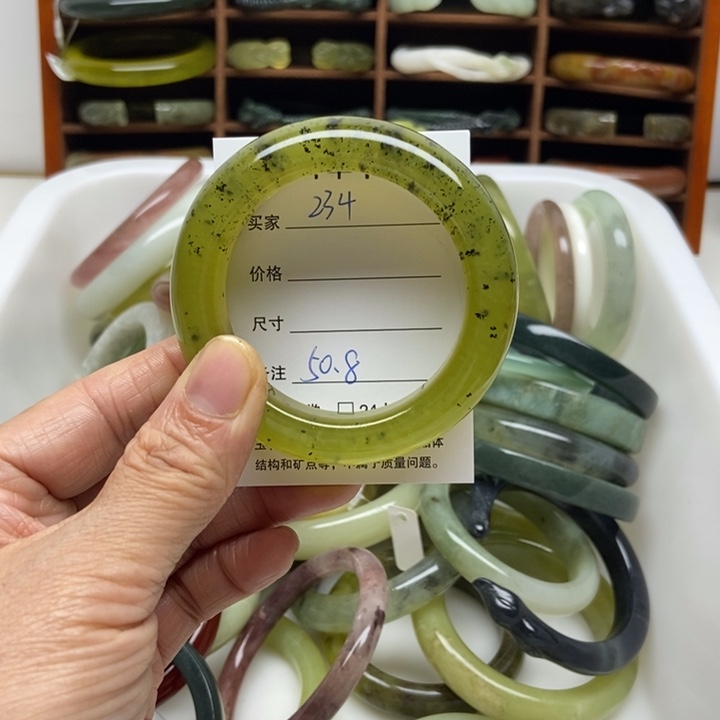 蛇纹石玉未镶嵌手镯