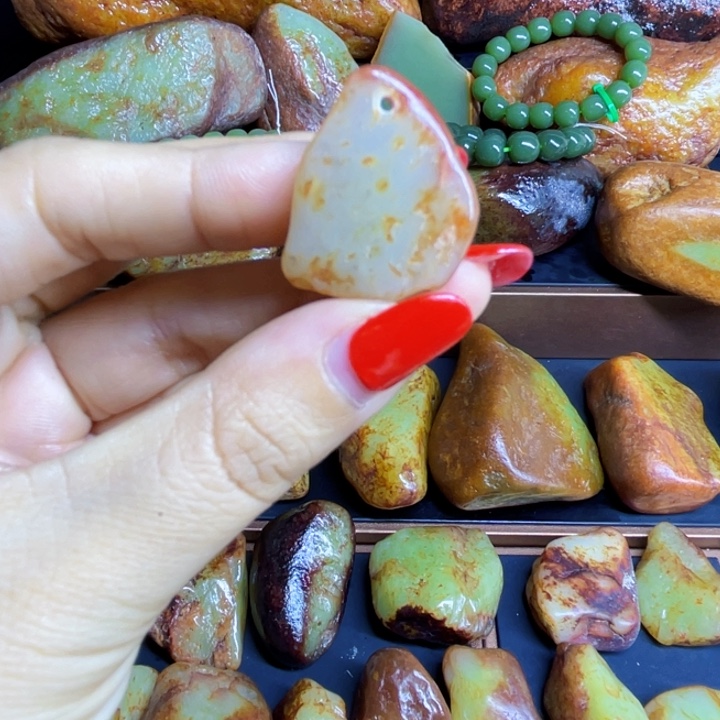 和田玉未镶嵌挂件