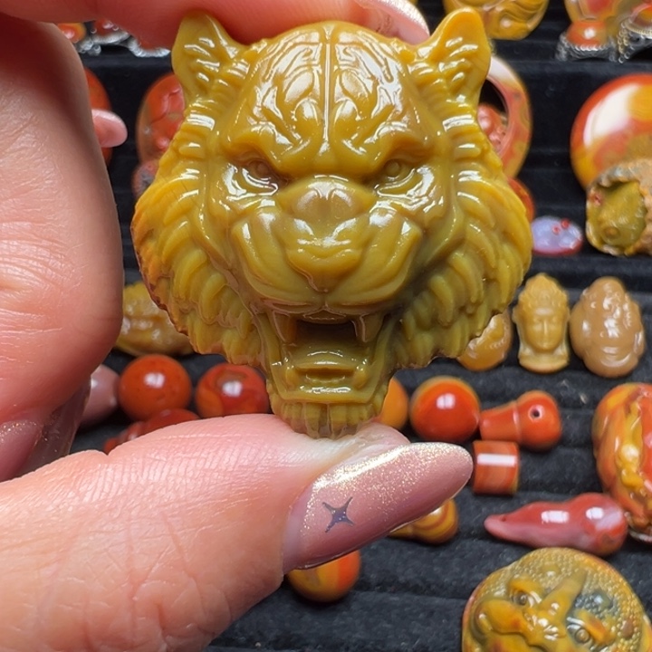 慕***杨玛瑙/玉髓未镶嵌战国红