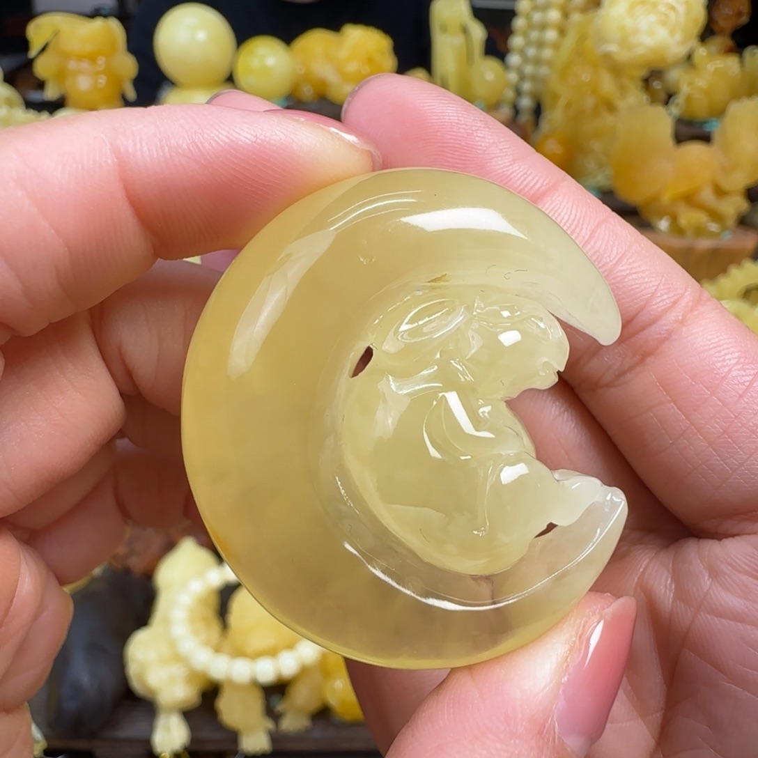 蜜蜡未镶嵌珠宝奇石