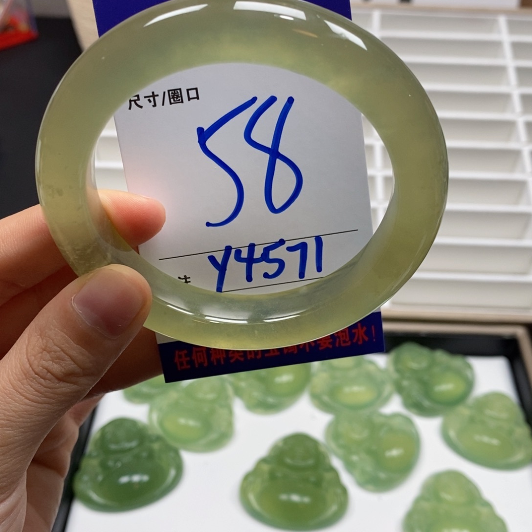 蛇纹石玉手镯未镶嵌