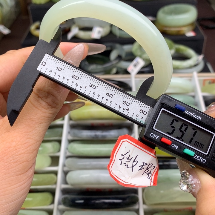 蛇纹石玉未镶嵌手镯554