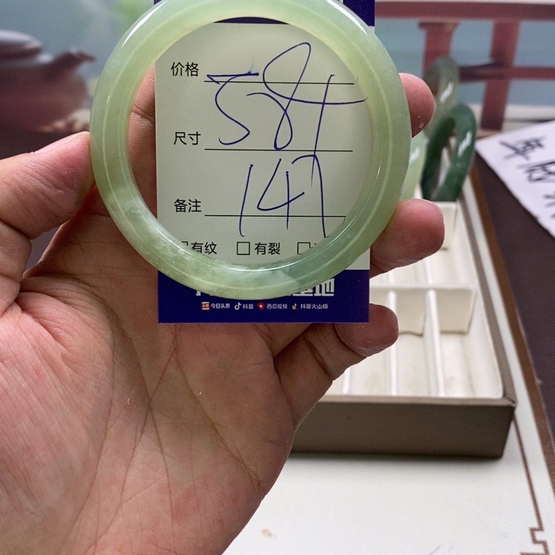 蛇纹石玉手镯未镶嵌
