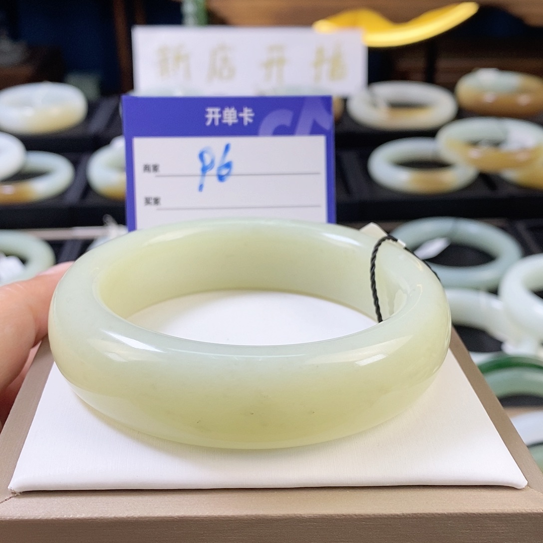 未镶嵌手镯和田玉知*