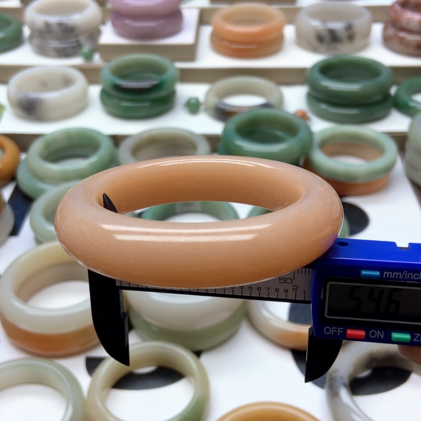 【闪购商品】石英质玉手镯未镶嵌