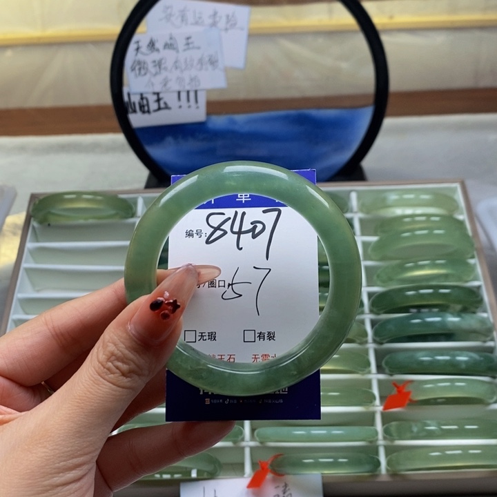 蛇纹石玉手镯未镶嵌