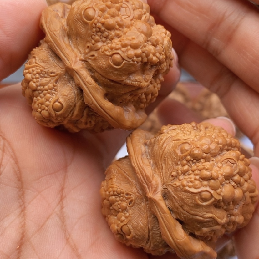 【闪购商品】文玩核桃把件40雕刻金蟾