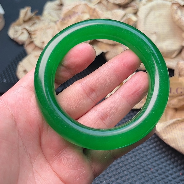 翡翠手镯未镶嵌62啊啊