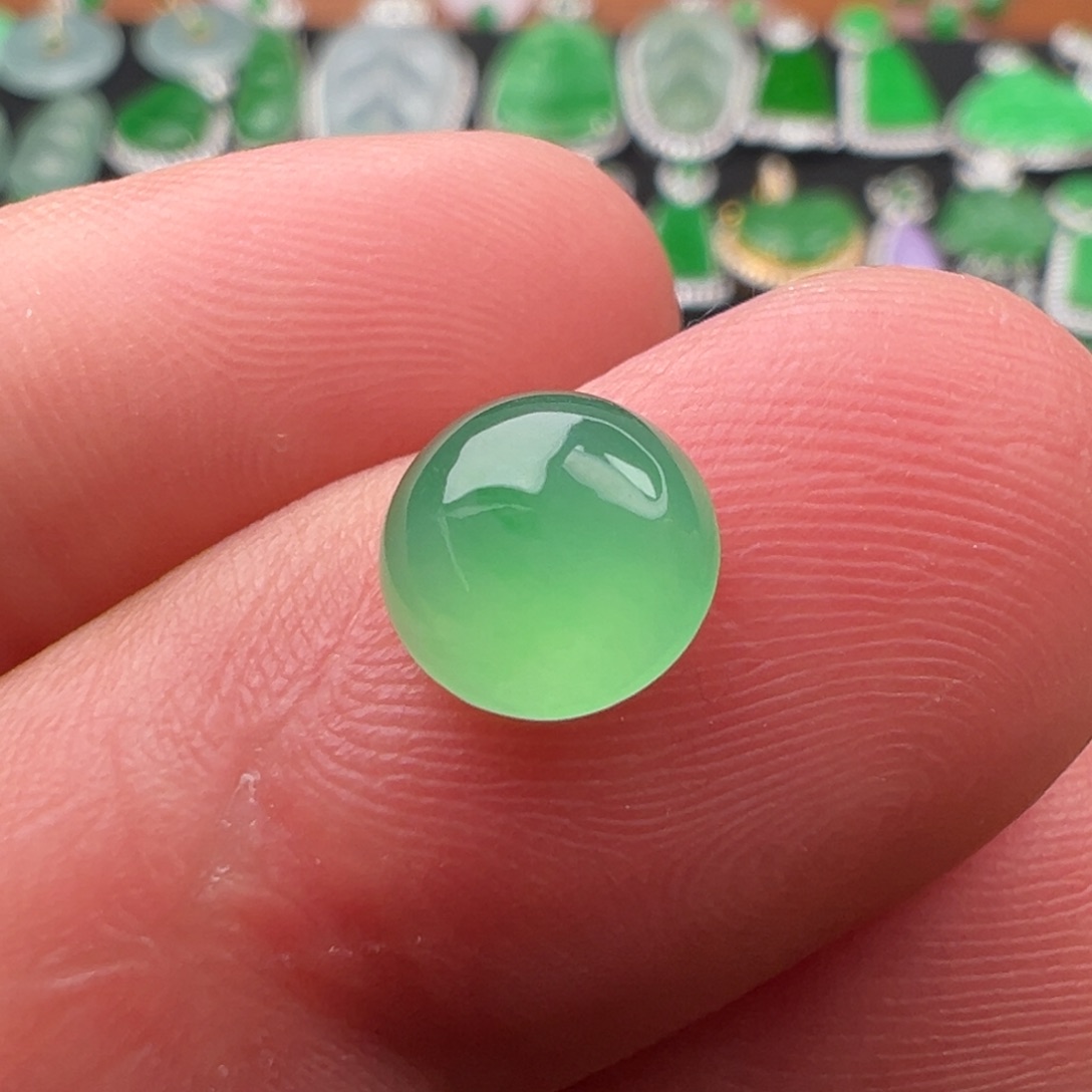 翡翠颈饰未镶嵌蛋面7.5