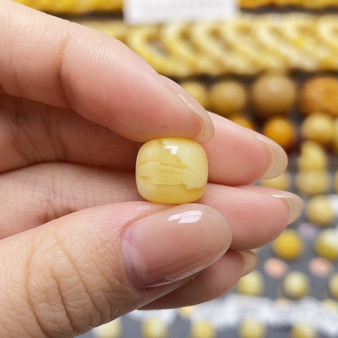 琥珀裸石未镶嵌蜜蜡老型11.7*10.5mm