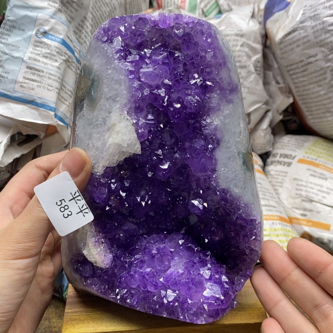 紫晶乌拉圭未镶嵌