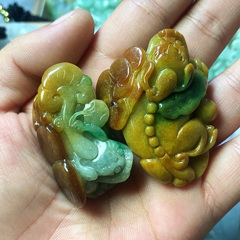 声***量翡翠未镶嵌颈饰天然缅甸翡翠a货