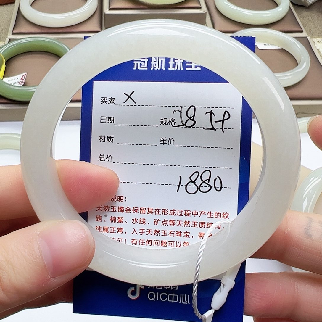 和田玉手镯未镶嵌