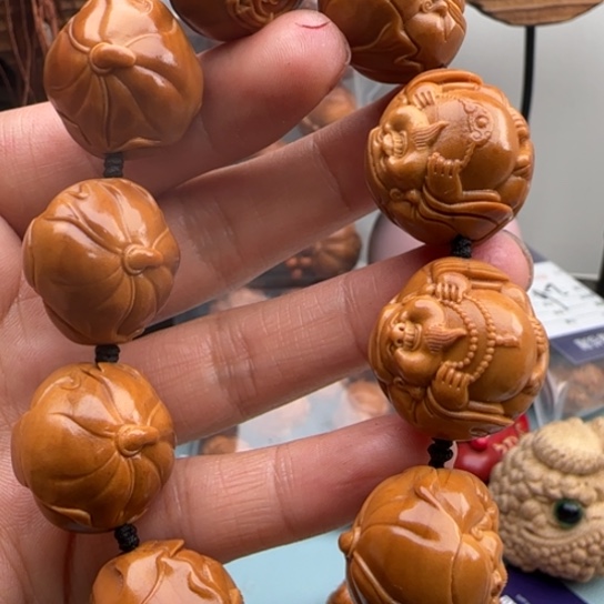 橄榄核手串雕刻工艺