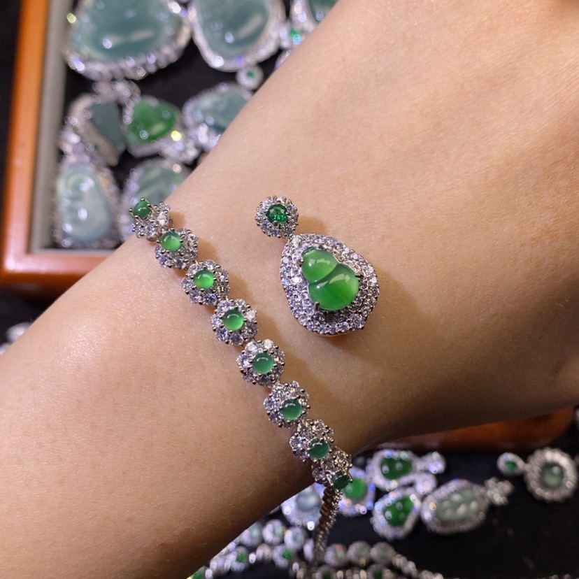 【闪购商品】翡翠颈饰未镶嵌小*?天然