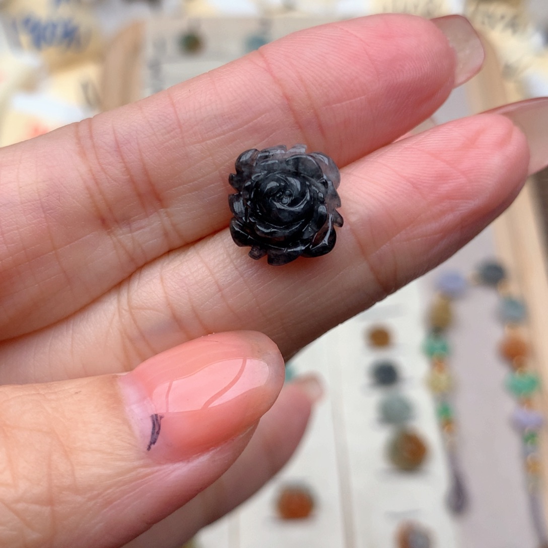 18K金镶嵌挂件翡翠?****子