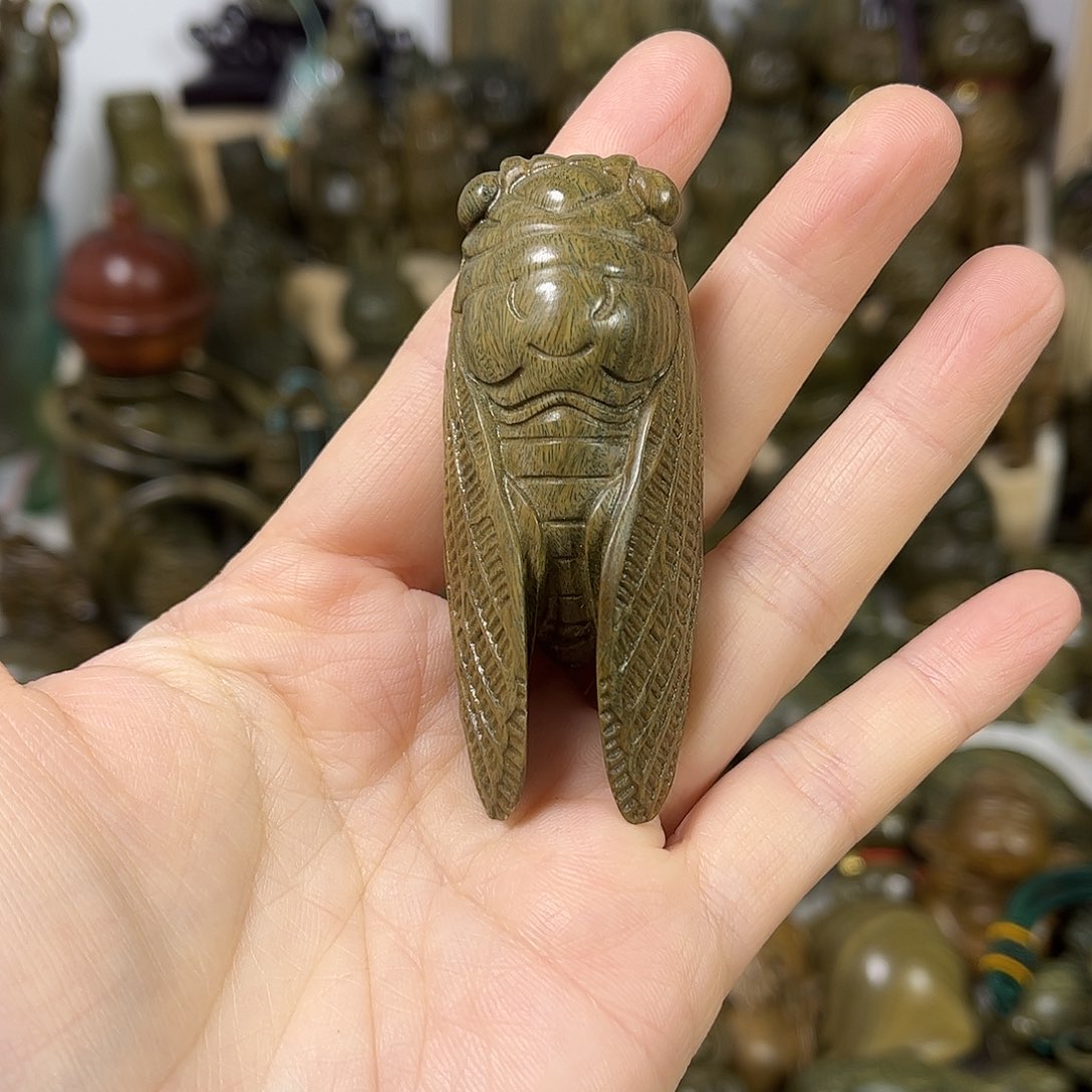 维腊木（绿檀）昨**辰知了手把件不打孔