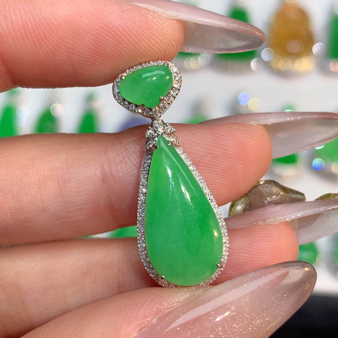 翡翠颈饰18K金镶嵌翡翠