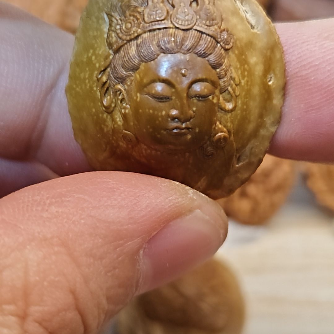 杏核吊坠纯手工雕刻观音