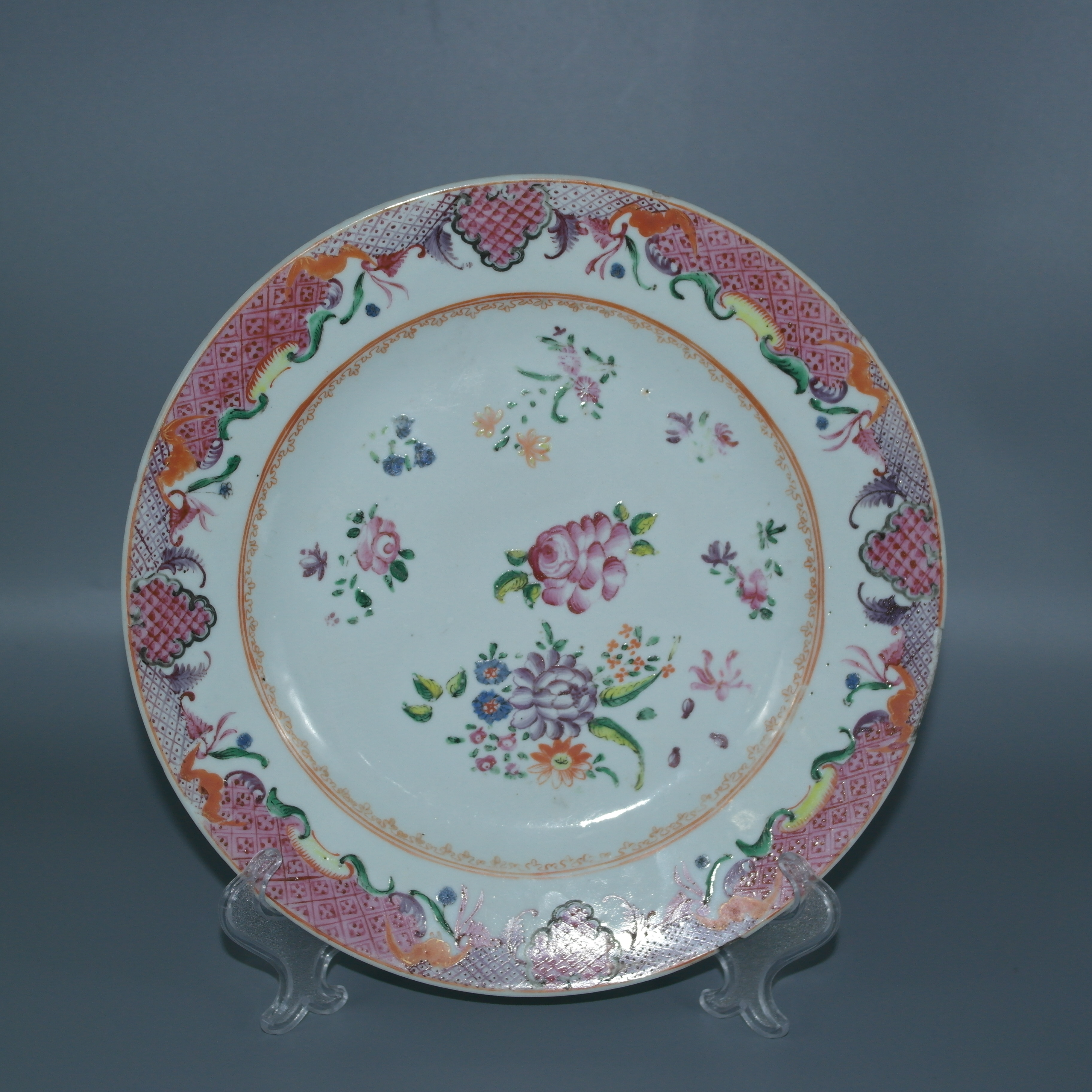 LOT07  乾隆花卉粉彩碟  