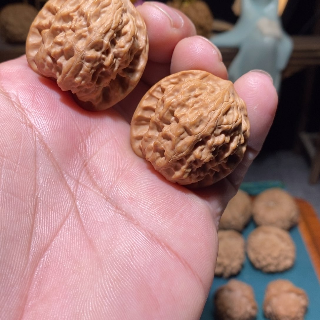 文玩核桃吊坠野狼36