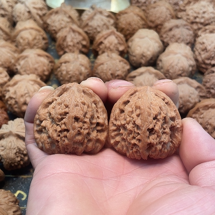 文玩核桃把件南疆石