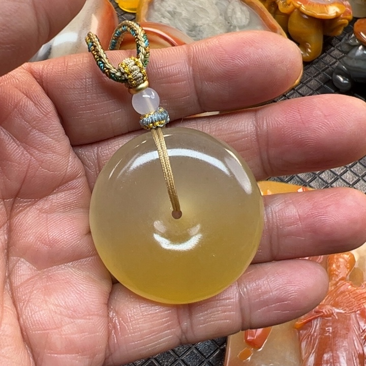 石英质玉（黄龙玉）颈饰未镶嵌