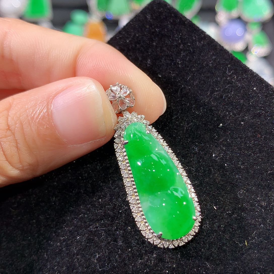 翡翠18K金镶嵌颈饰