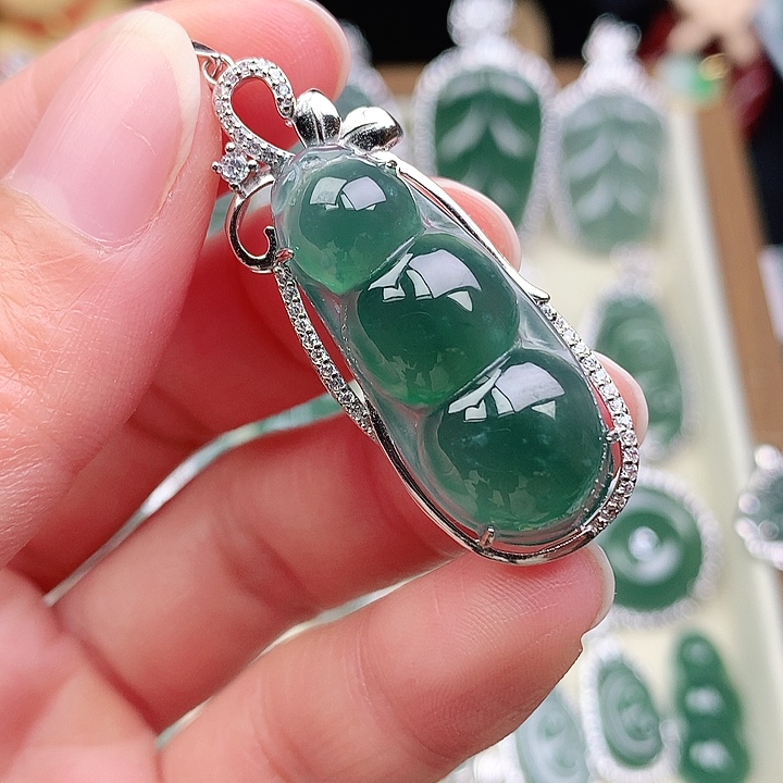 颈饰银S925镶嵌翡翠吊坠