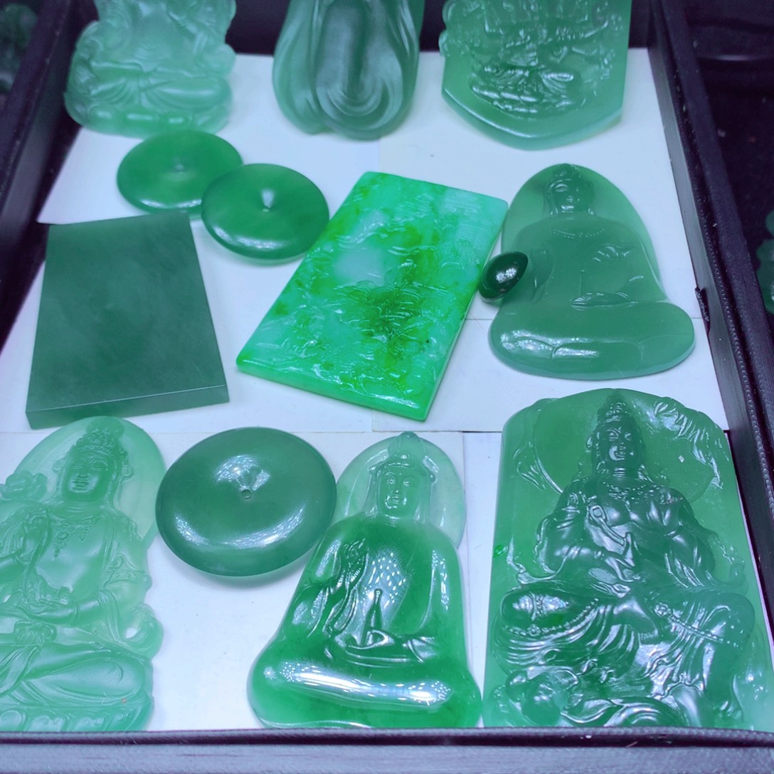 一****定制翡翠未镶嵌天然翡翠A货毛货挂件