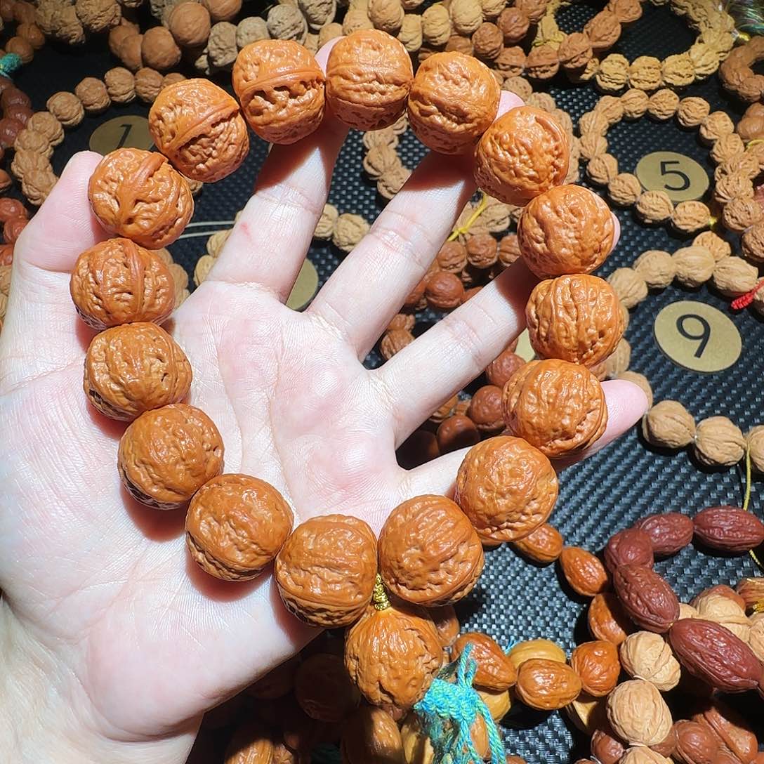 鱼***鱼木质类文玩核桃吊坠京八棱蚂蚁纹手持