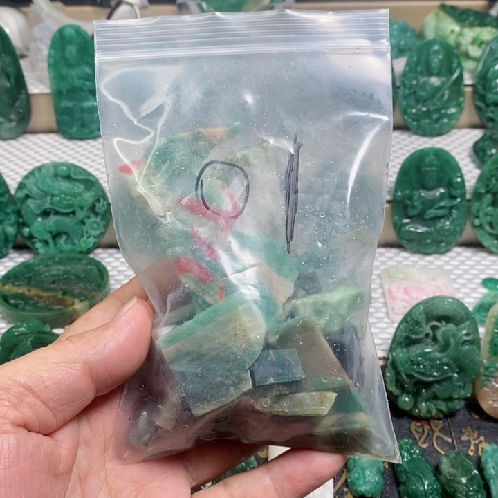 未镶嵌独山玉颈饰