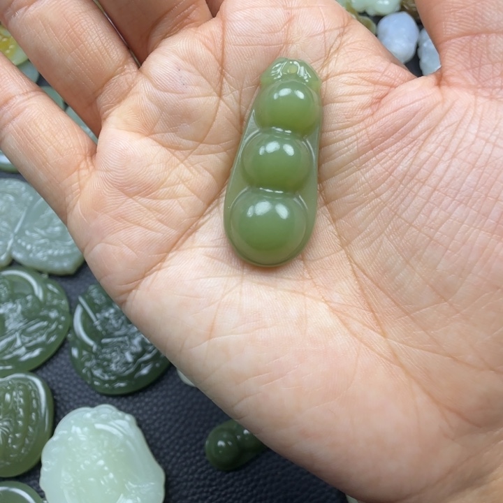 快***价和田玉未镶嵌颈饰