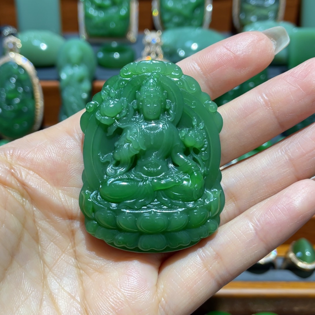 颈饰未镶嵌和田玉（碧玉）