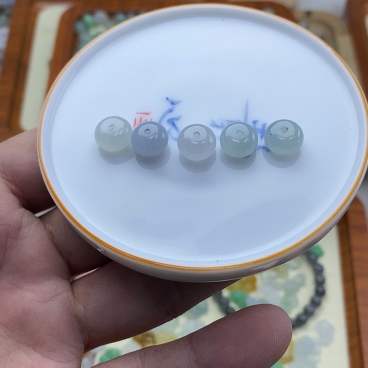 翡翠未镶嵌吊坠(不含链)蓉*?股珠卡8加五颗