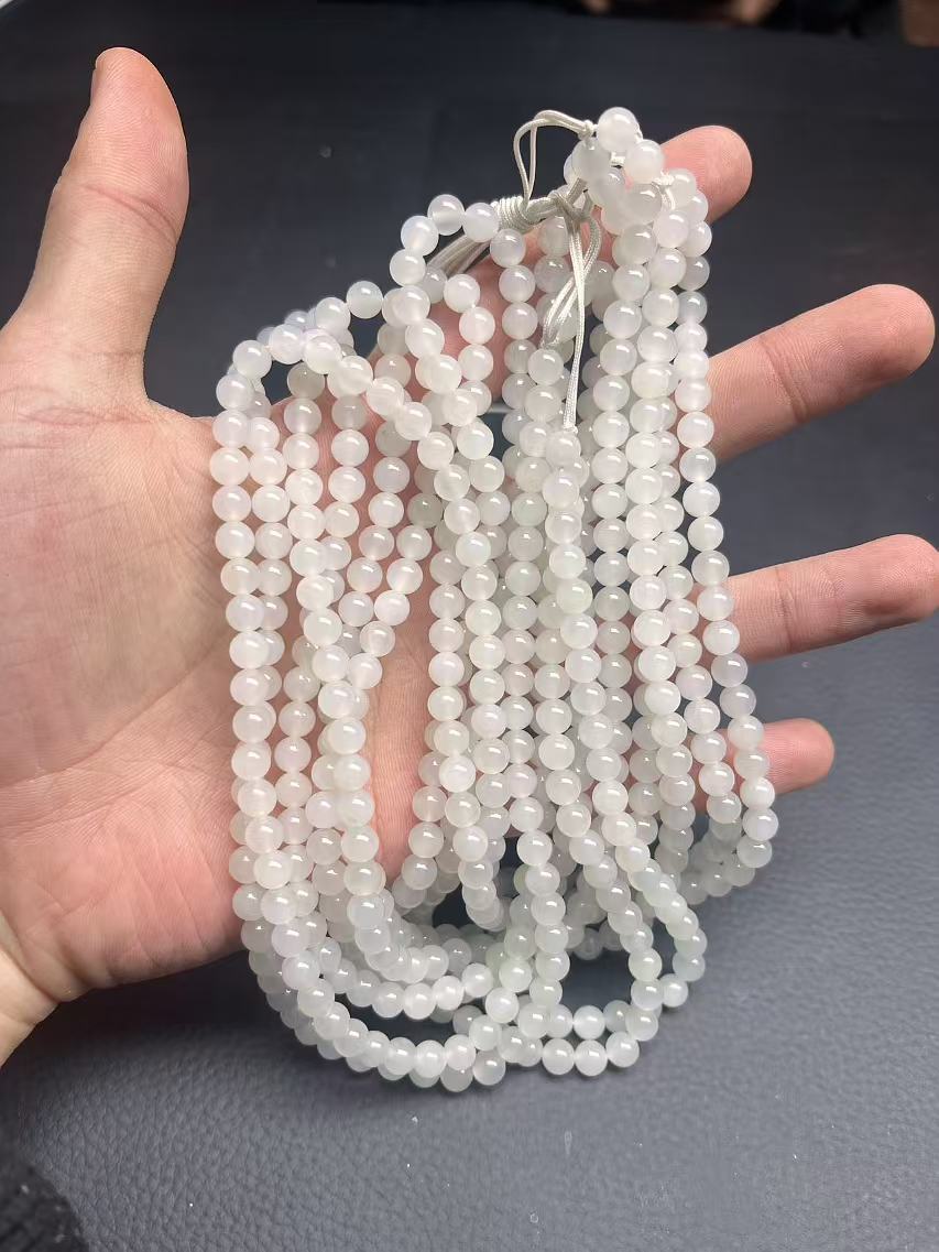 和田玉新疆且末天泰料108卡6mm多样性发一