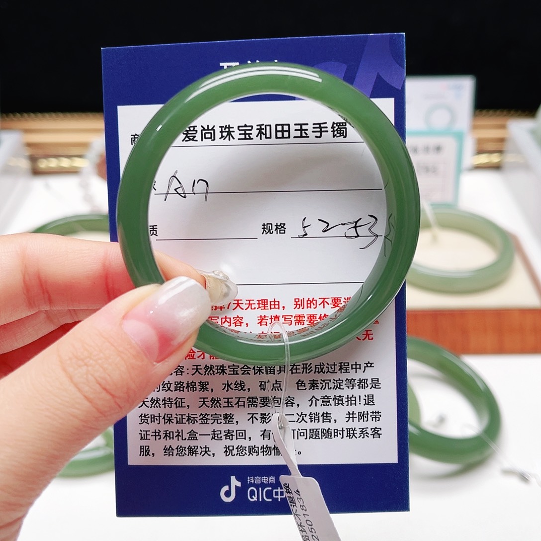 和田玉未镶嵌手镯