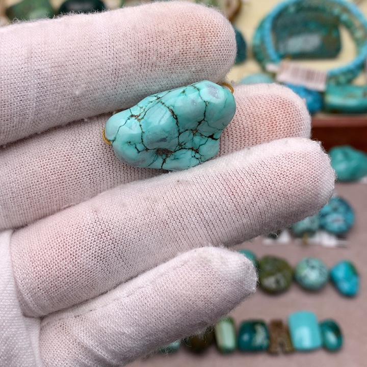 绿松石未镶嵌珠宝奇石