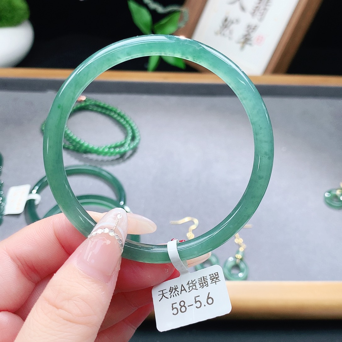 翡翠手镯（圆镯）未镶嵌