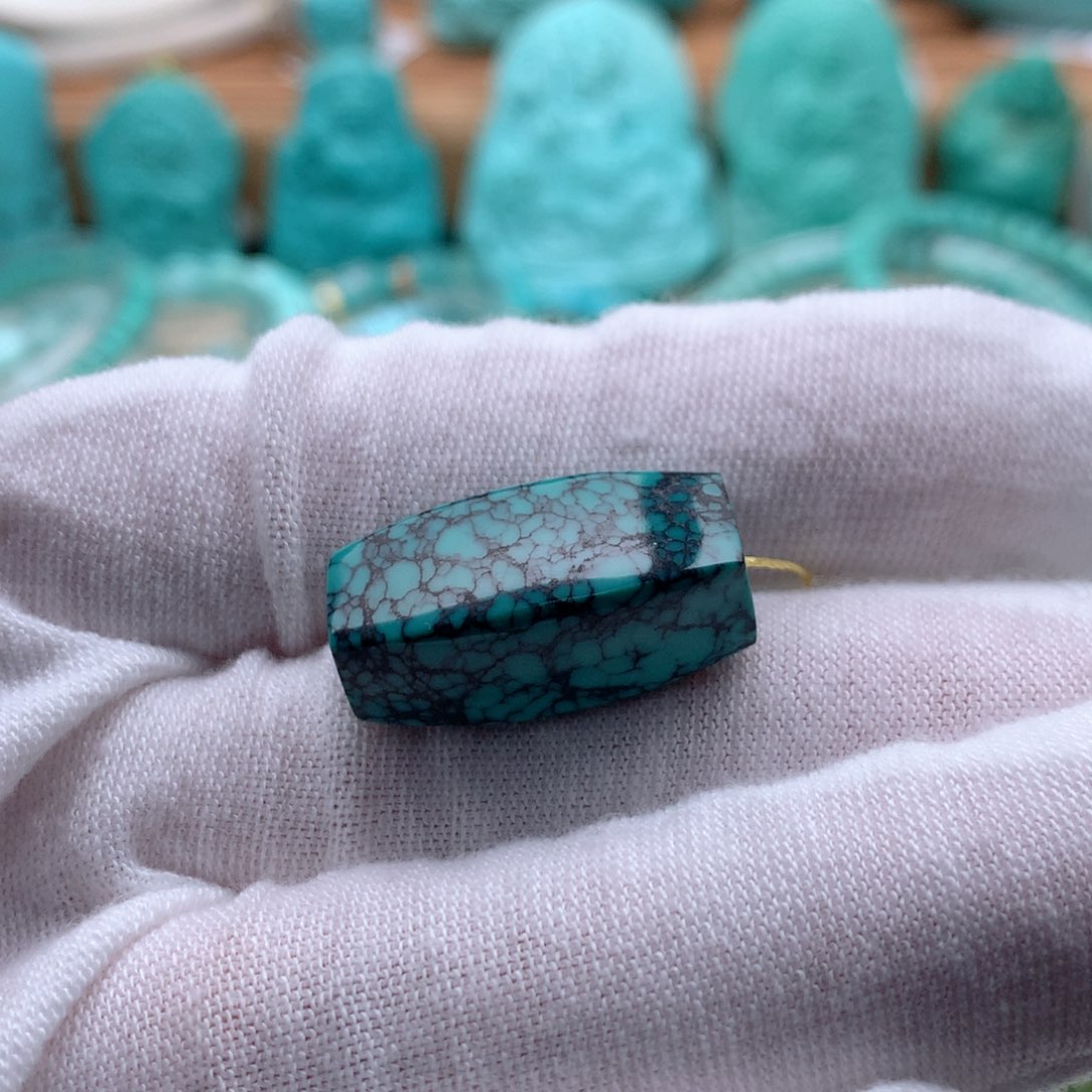 绿松石颈饰未镶嵌