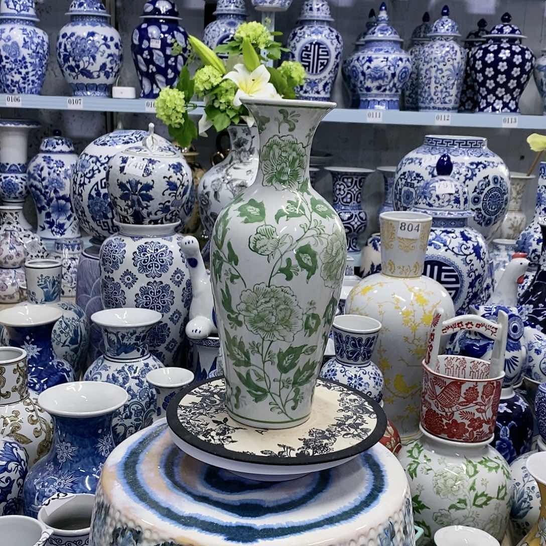 【闪购商品】摆件莲子瓶瓷器31.……………………