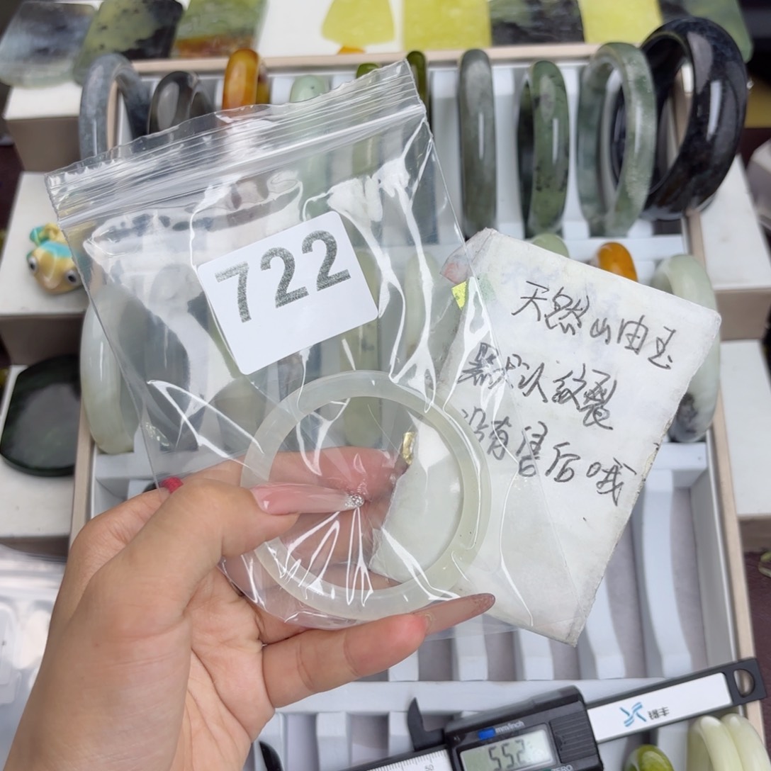 未镶嵌蛇纹石玉手镯强**牛