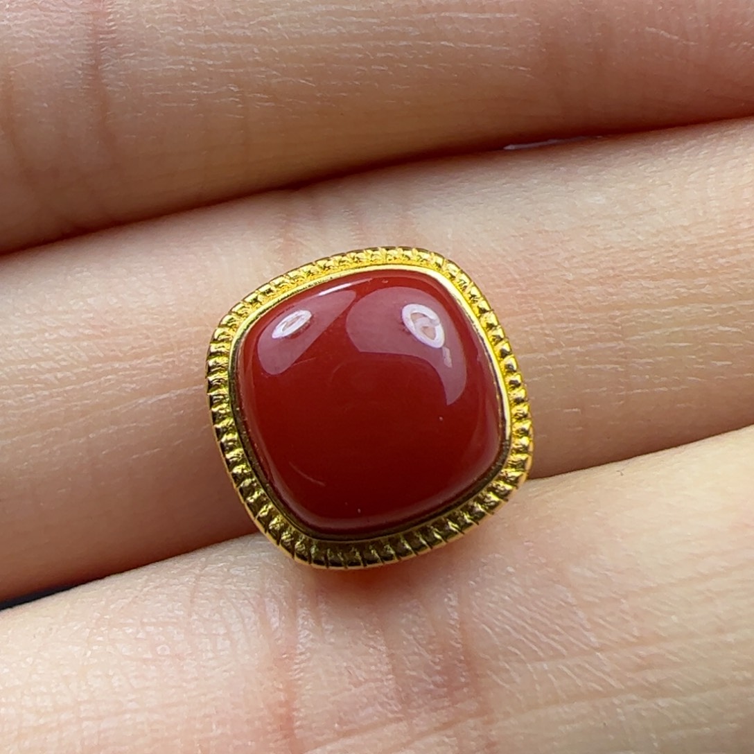 18K金镶嵌背云南红玛瑙