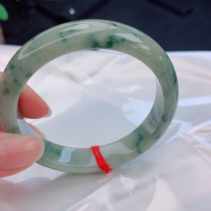 梁***伊翡翠未镶嵌手镯56-57圈