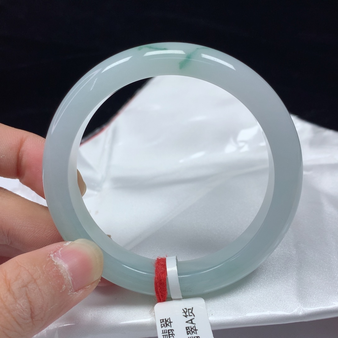 翡翠手镯（圆镯）未镶嵌57.5