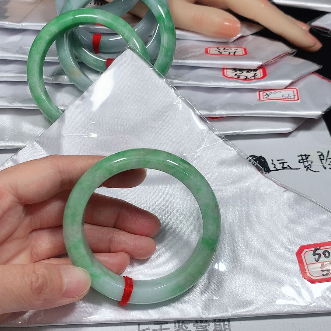 翡翠手镯未镶嵌天然缅甸A货翡翠手镯